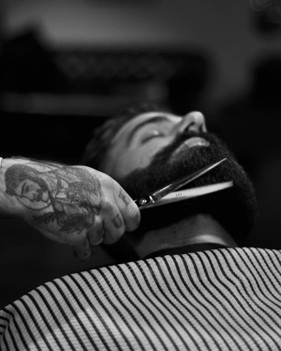 Arreglo de barba con tijera